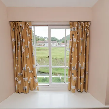 Holiday home Brookleigh
